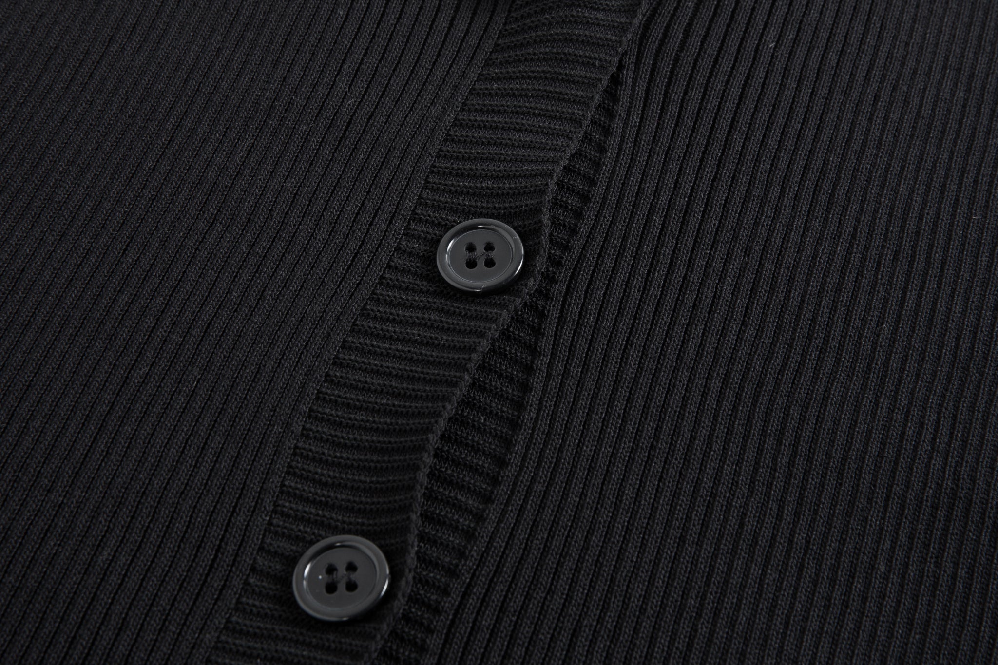 Halter V-Neck Ribbed Button Tank | Merra Muse