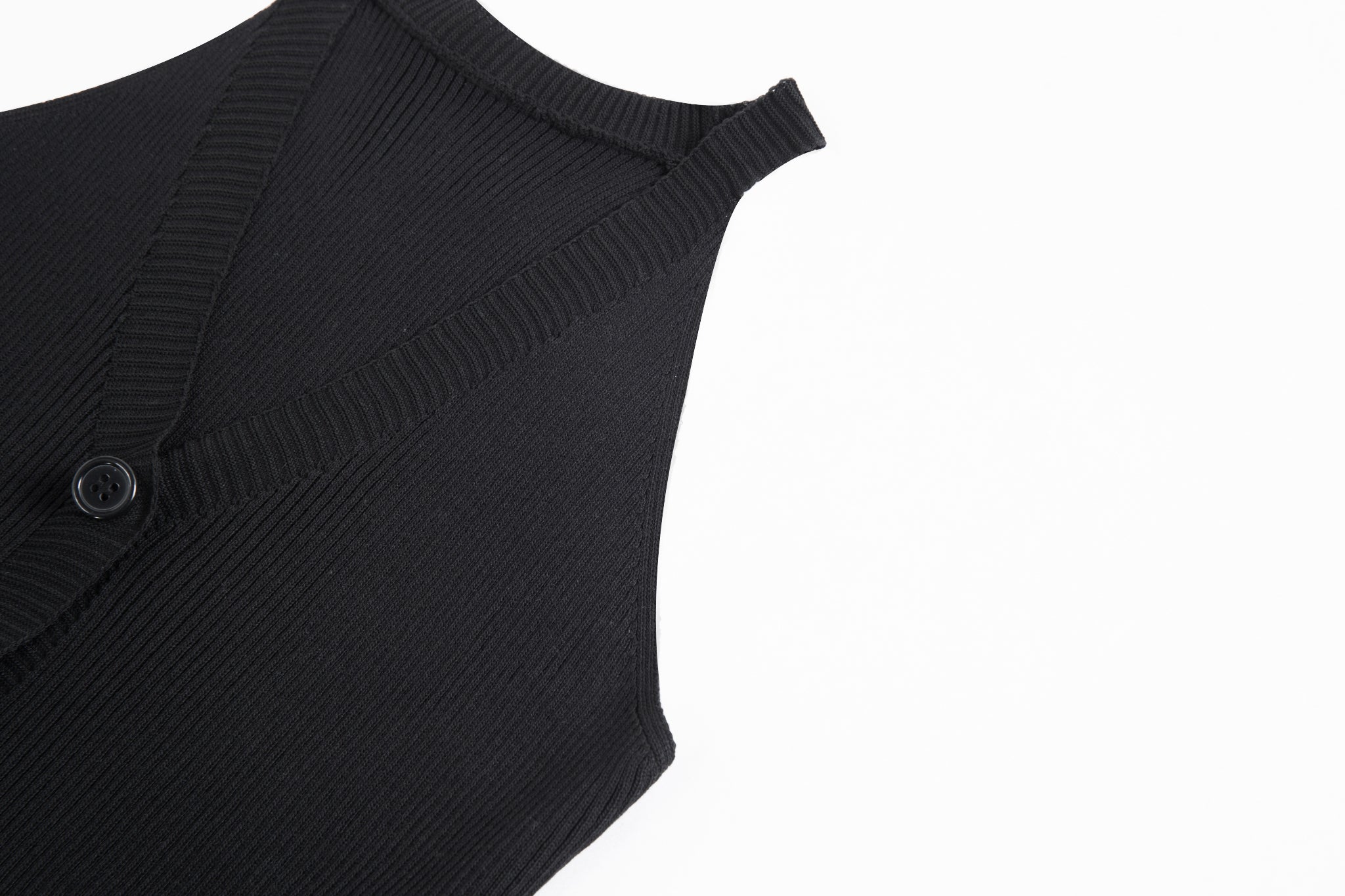 Halter V-Neck Ribbed Button Tank | Merra Muse