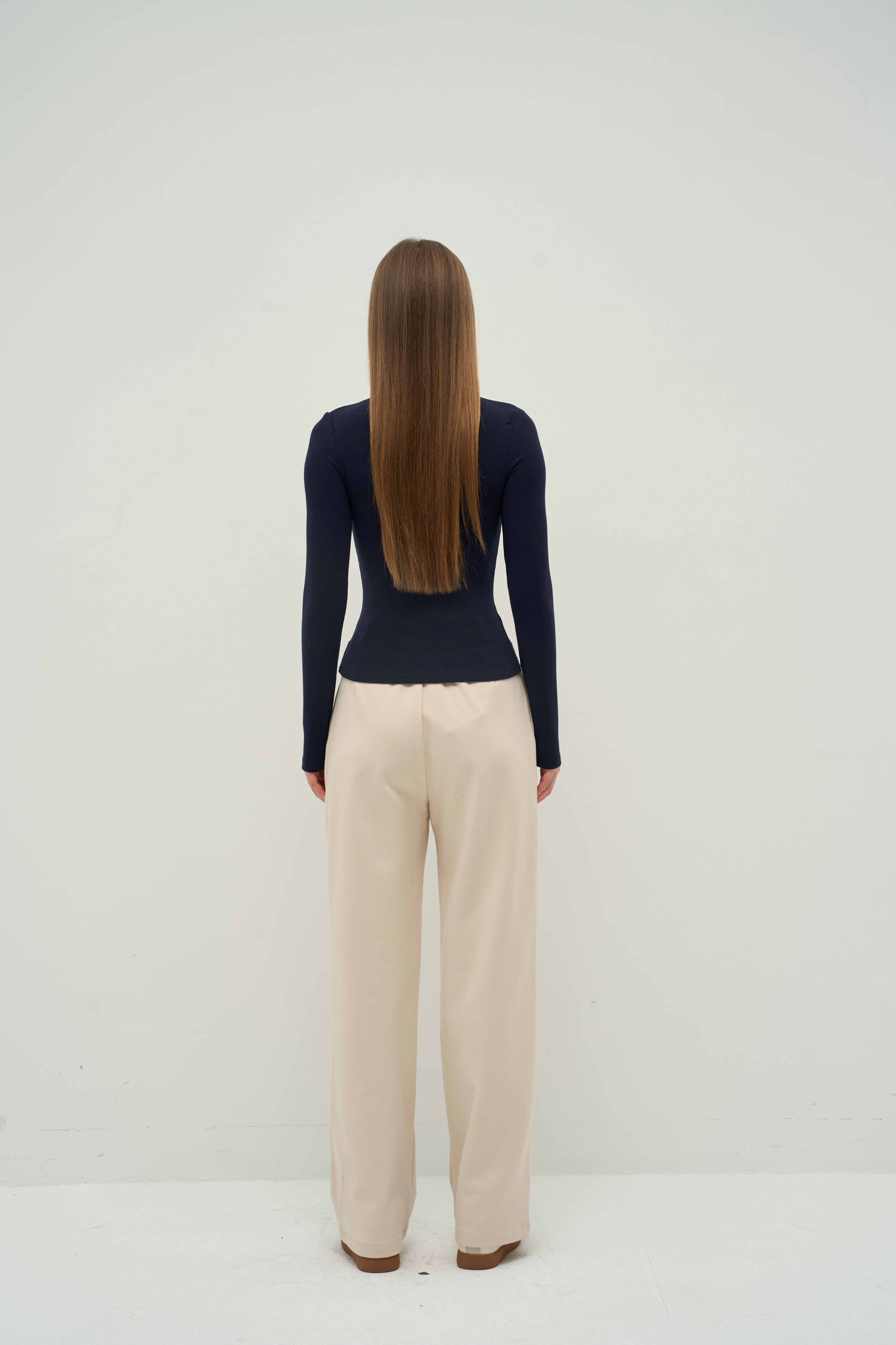 The Merra Muse Refined Cashmere-Touch Henley Long Sleeve offers a soft, luxurious feel with a timeless henley design—perfect for elevated everyday layering.
